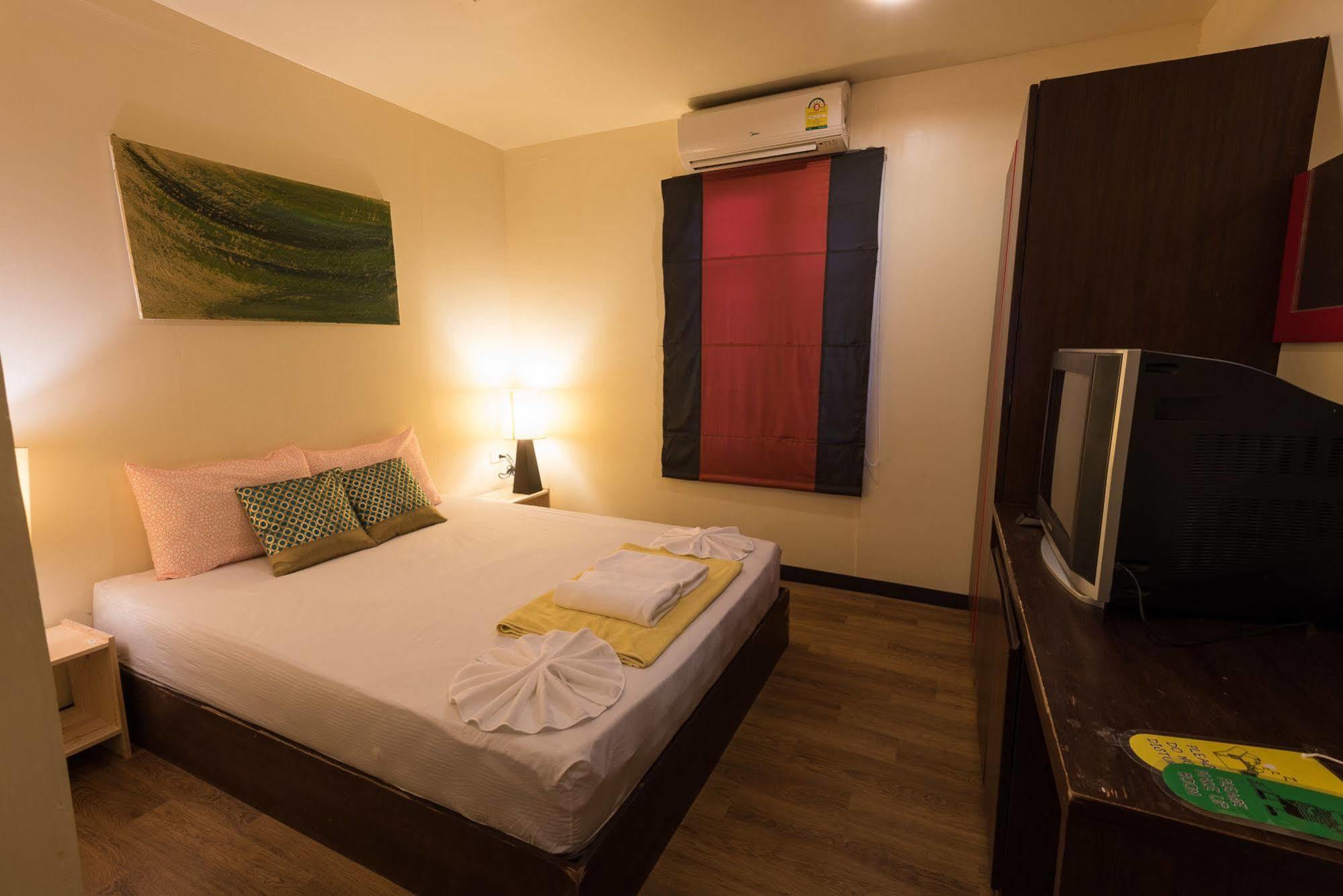 Sincere Hostel Bar And Bistro Ko Lanta 外观 照片